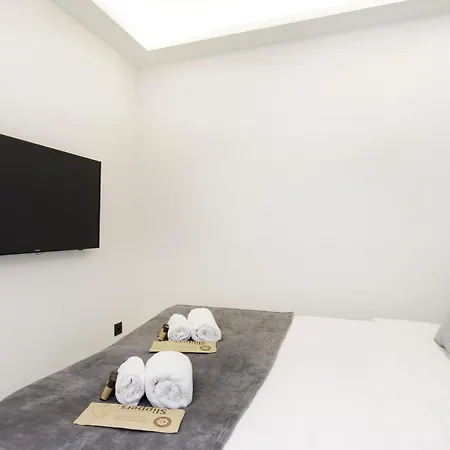 Gray D'albion 3i7 Yourhosthelper Apartament